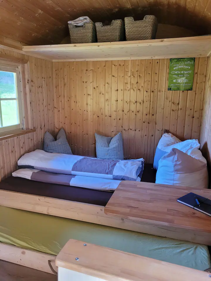 09b4a0ad-bc0c-46e4-9d25-3c3658ff3fbe