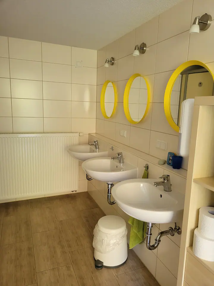 2de468cd-b1a2-4579-88c4-808656de9bc1